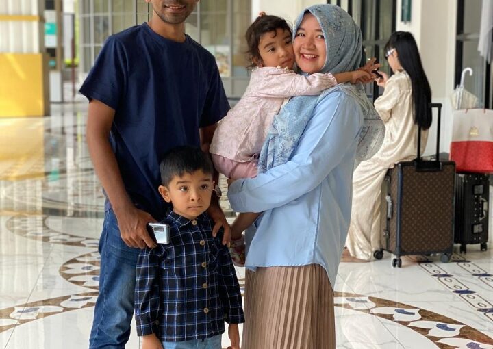 Mau Liburan Keluarga? Intip Momen Manis Fatih & Nurfitriyah