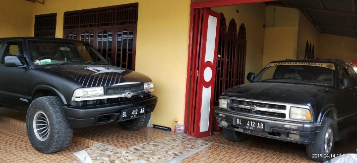 Traveling dengan Dua Opel Blazer Kisah Perjalanan Seru Menyusuri Jalan Panjang